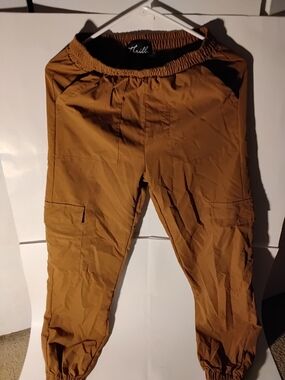 Thrill Men's Cargo Jogger Pants in Brown